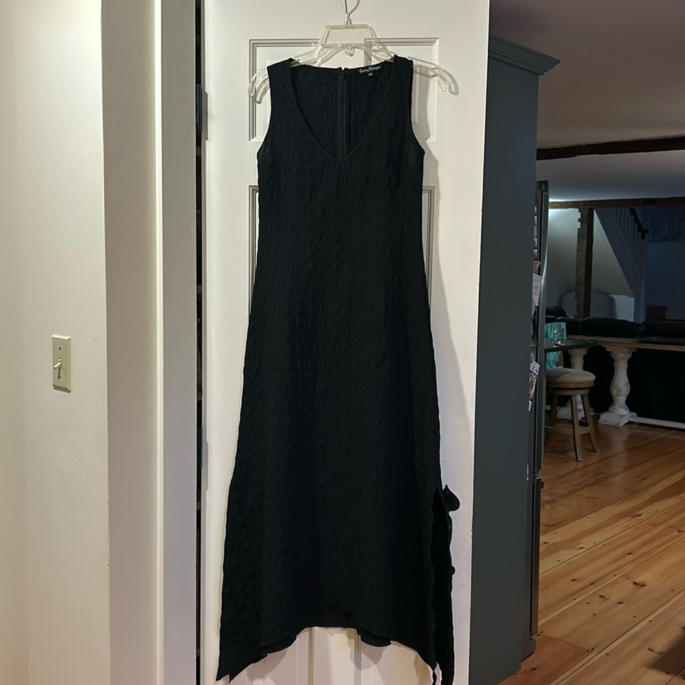 DESIGNER Courtney Washington Pucker fabric Black Dress